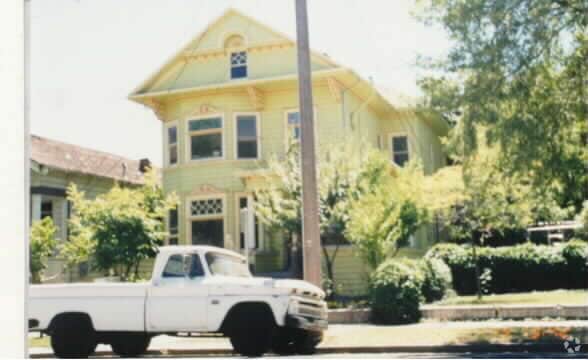Building Photo - 829 S 3rd St