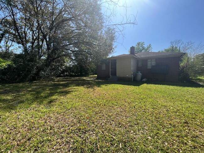 Building Photo - Westside/ Cassat Area 3/1 Single Family Home Available Now!