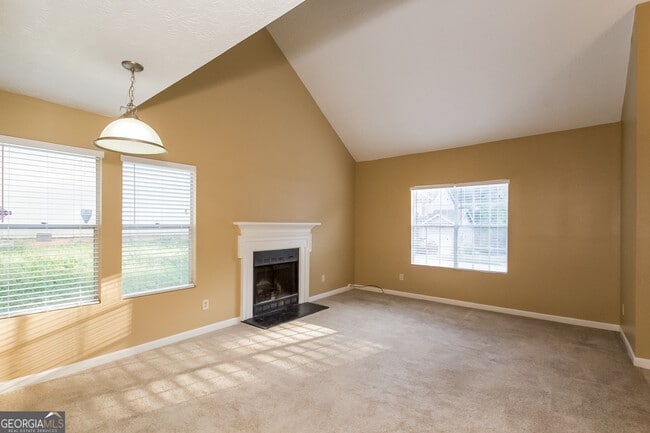 Building Photo - 1975 Glenwood Downs Dr