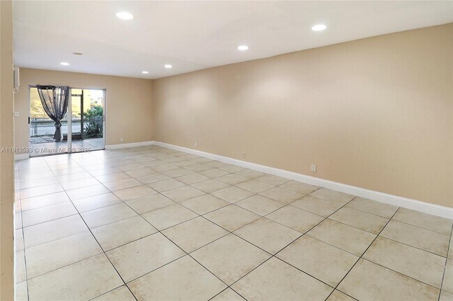 Foto del edificio - 5975 NW 25th Ct