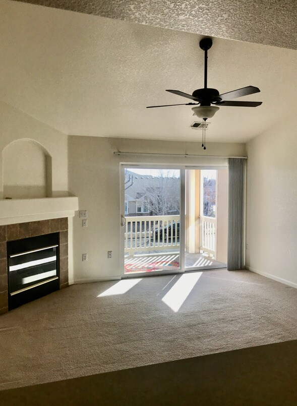 Living Area - 3210 Boulder Cir