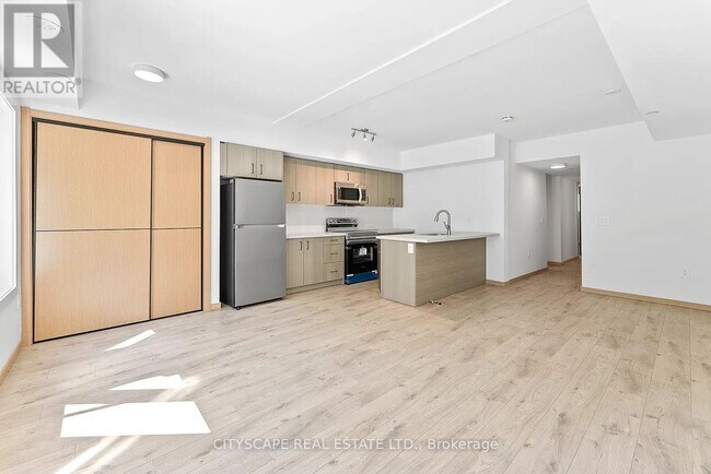 Photo du bâtiment - 3423-C13423 Sheppard Ave E