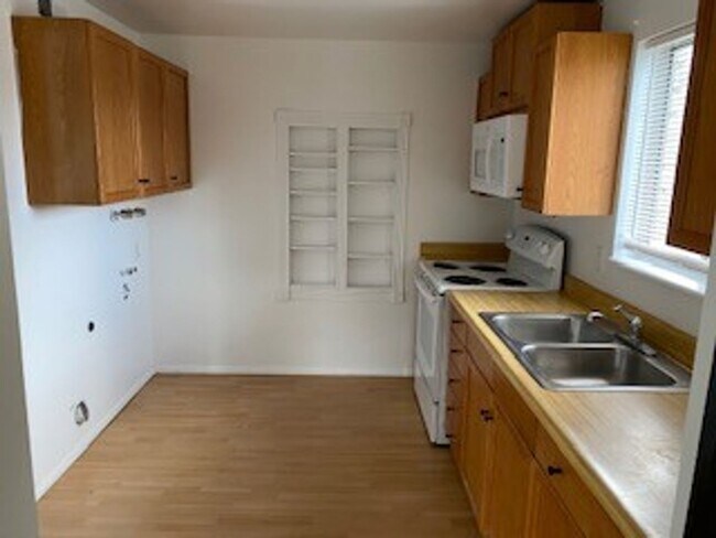 Building Photo - 801 W Heather Ln