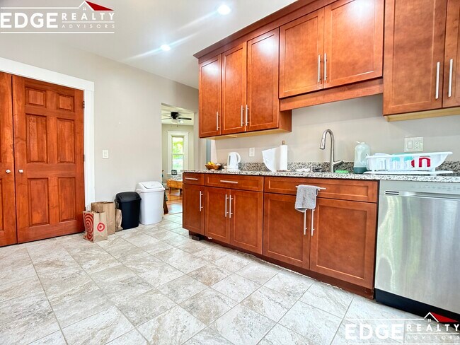 Building Photo - 20 Fairbanks St