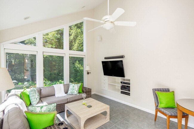 Foto del edificio - 177 Cove Hollow Rd