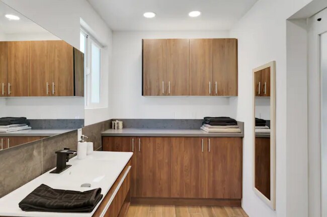 Building Photo - 9815 Canby Ave