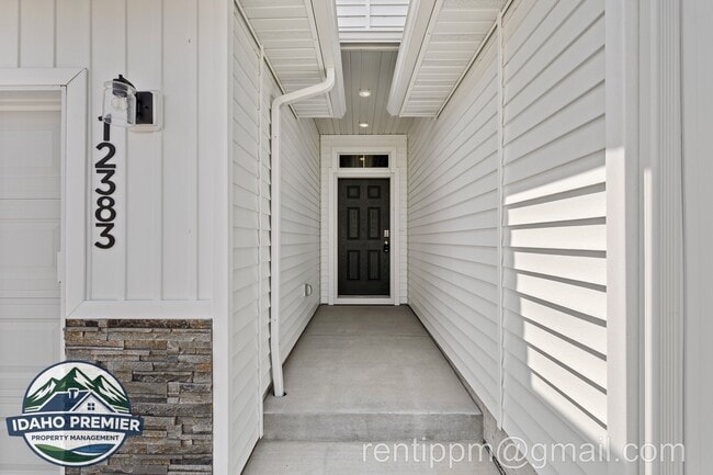 Building Photo - 12383 Genevieve St