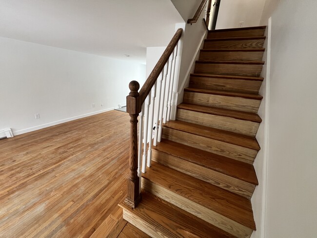 Building Photo - 18 Hill Rd