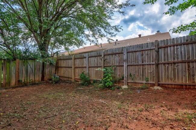 Building Photo - 2 Bedroom 2 Bath Townhouse in MWC!
