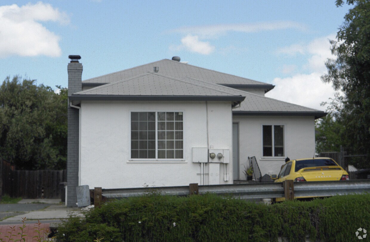Building Photo - 1375 Harbor Dr