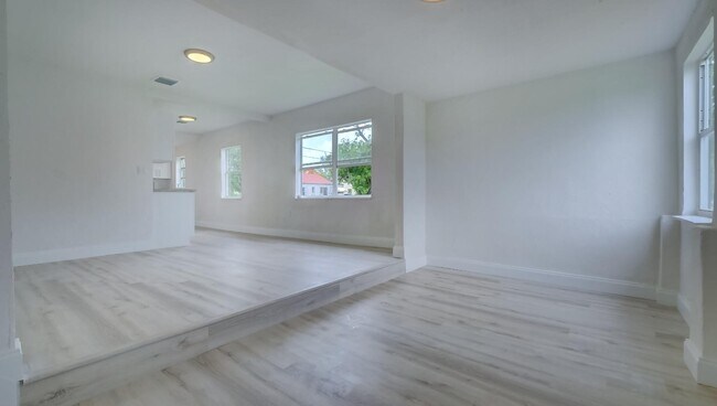Foto del edificio - 790 NW 64th St