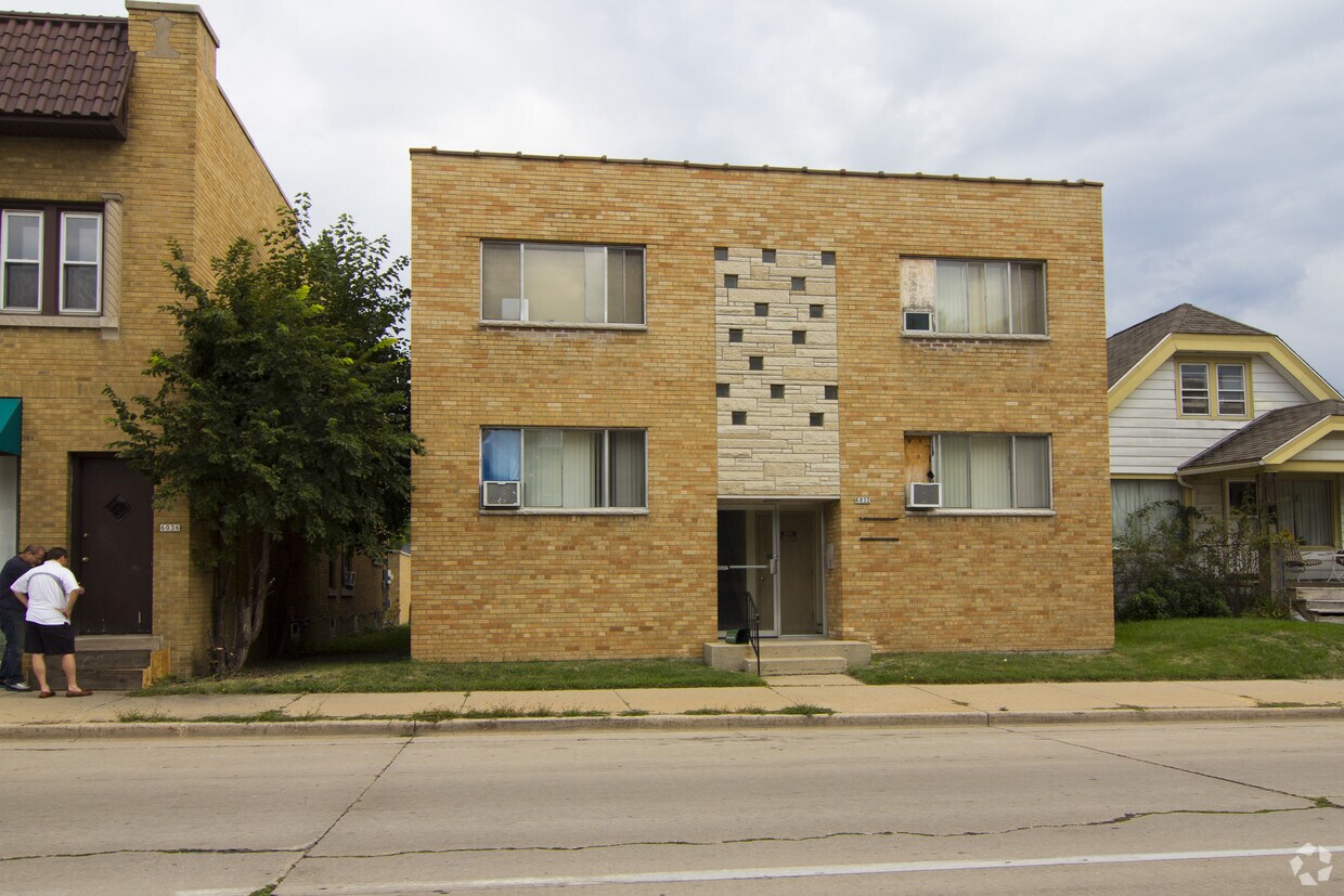 Building Photo - 6032 W Lincoln Ave