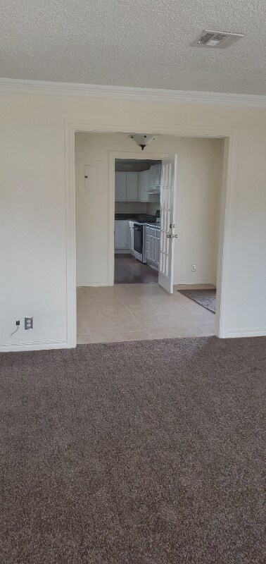 Foto del edificio - 2130 N Quaker Ave
