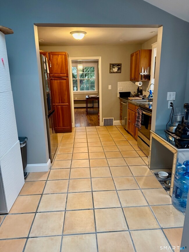 Building Photo - 40 Wilridge Rd