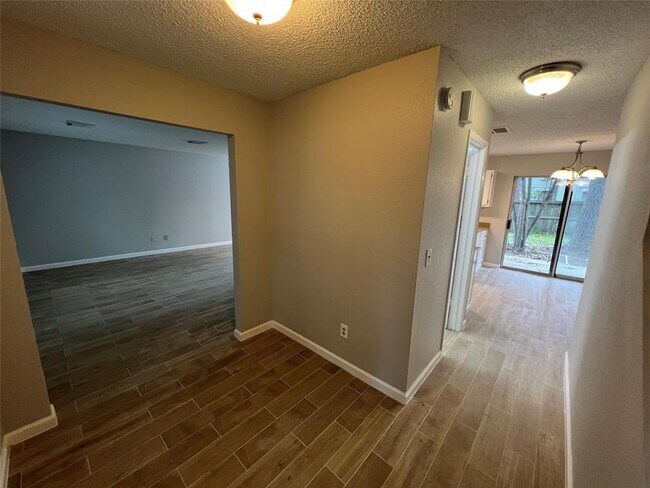 Building Photo - 15 Sandpebble Dr