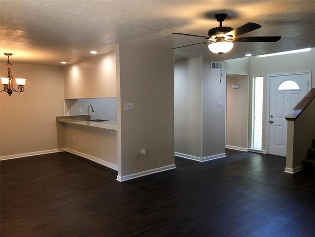 Building Photo - 12223 Glenview Dr