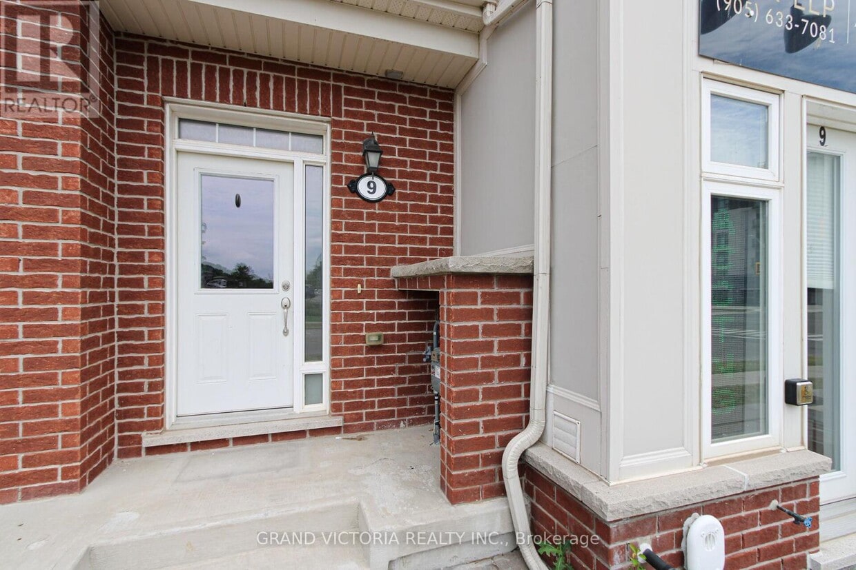 Photo principale - 22-22 Spring Creek Dr
