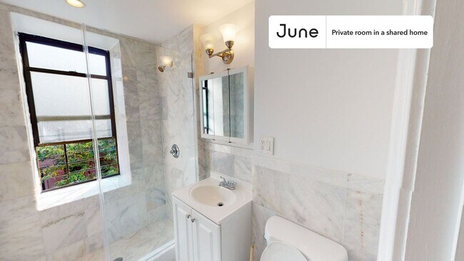 Foto del edificio - Private bedroom in 3 bed/2 bath Home