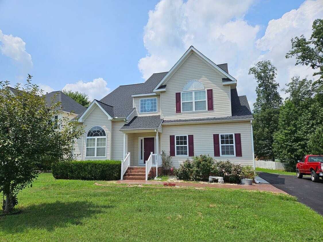 Primary Photo - Newly Renovated Two-Story 4BR/2.5BA Home -...