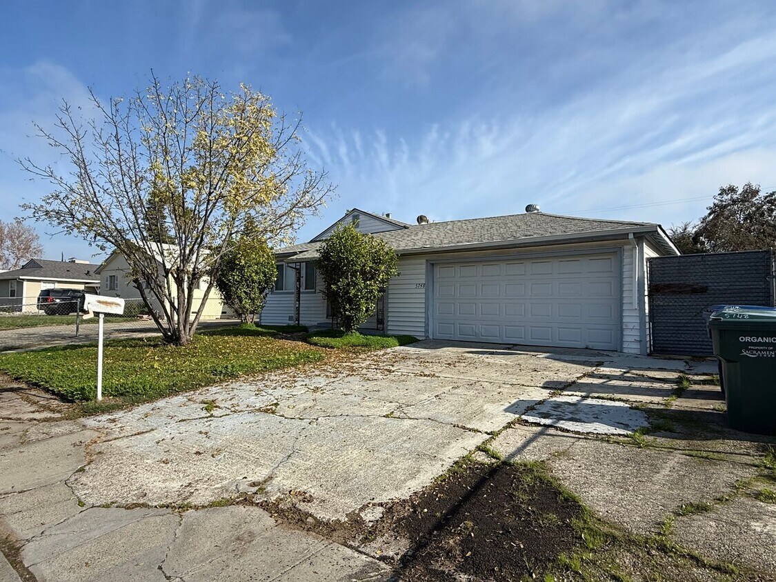 3 bed 1 bath available in North Highlands! - 3 bed 1 bath available in North Highlands!