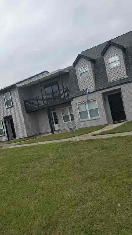 Foto principal - 40468 W Hernandez Ave