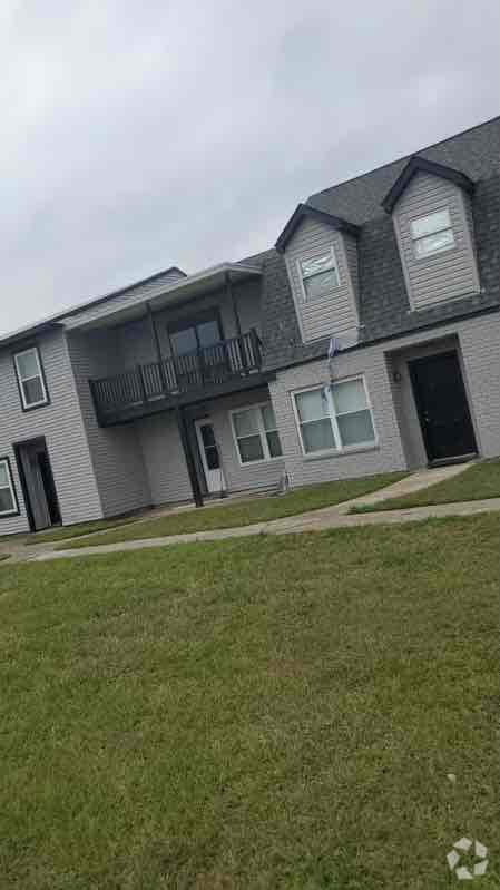 Building Photo - 40468 W Hernandez Ave