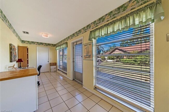 Building Photo - 859 Palm View Dr