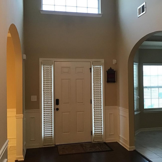 Building Photo - 2793 Huntcliffe Dr