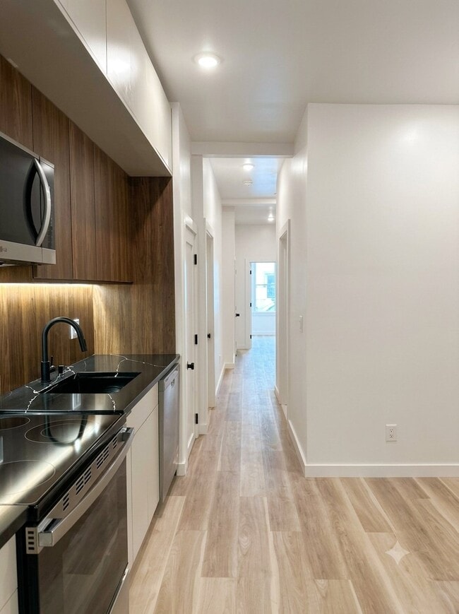 Photo - 2130 Tasker St (Philadelphia, PA) Apartment
