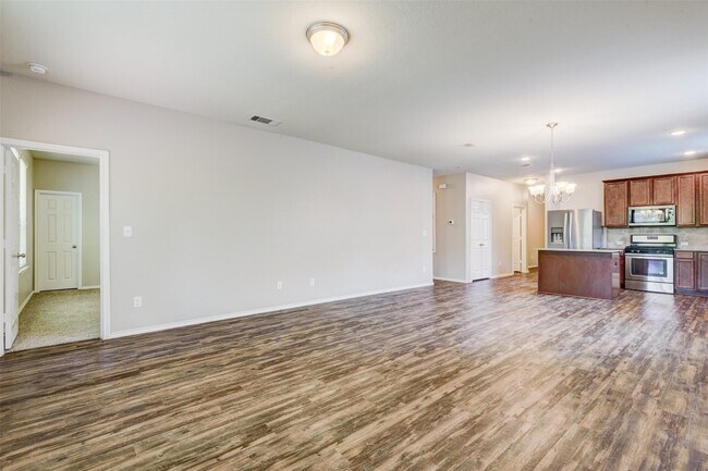 Foto del edificio - 4344 Roaring Timber Dr