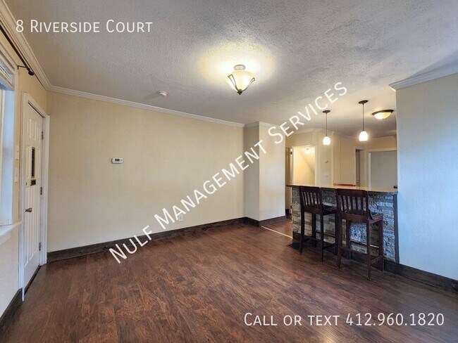 Foto del edificio - 8 Riverside Ct