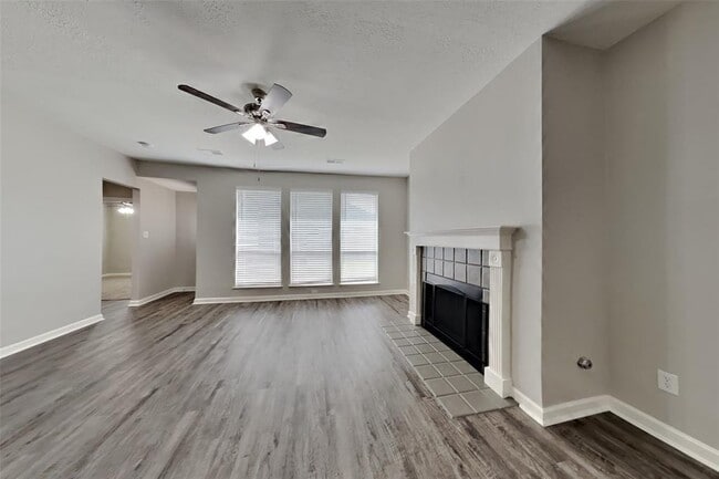 Building Photo - 7010 Apple Oak Ct