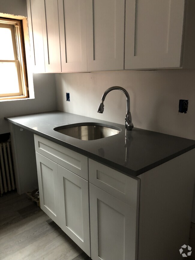 Building Photo - 518 S 13th St