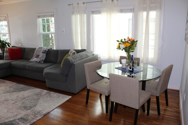 Foto del edificio - 2509 E 2nd St