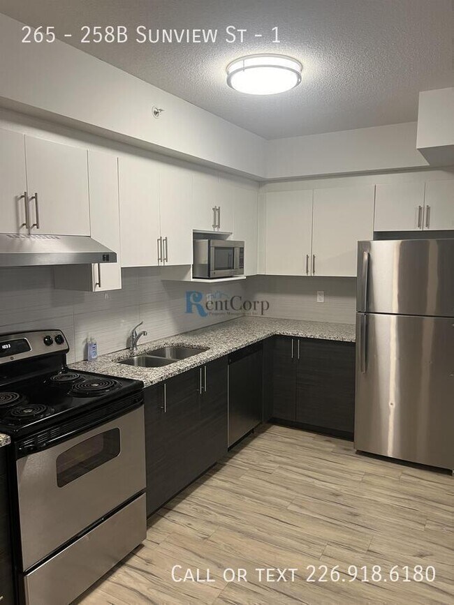 Photo du bâtiment - 258B-258B Sunview St