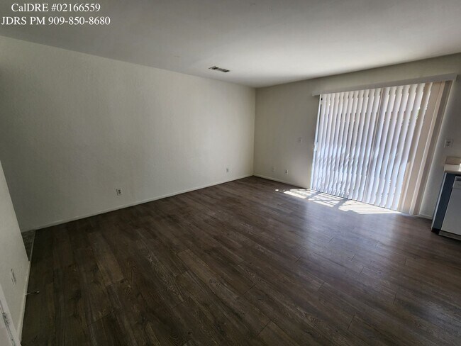 Foto del edificio - Price Lowered! Chino 4 Bedroom Home