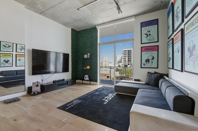 Building Photo - 2100 Van Buren St