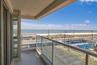 Building Photo - 170 W Broadway