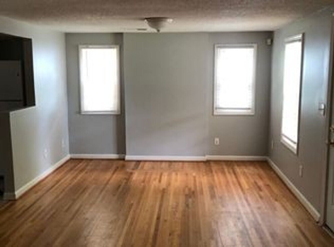 Foto principal - Conveniently Located Charming 2-bedroom 1-...