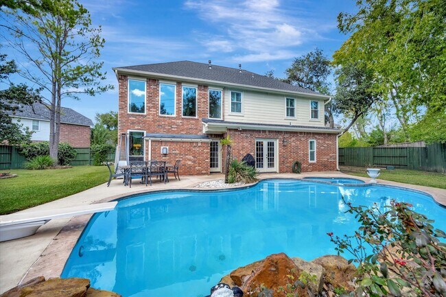 Foto del edificio - 1639 Lakeside Enclave Dr