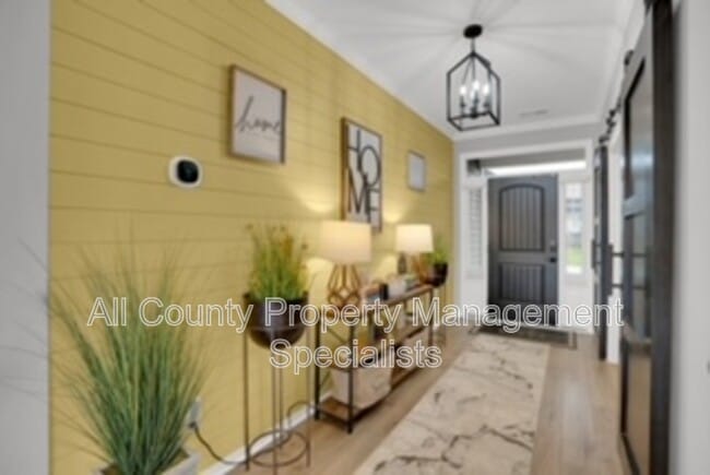 Building Photo - 673 Bellflower Ln