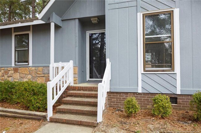 Building Photo - 1785 Rim Rd
