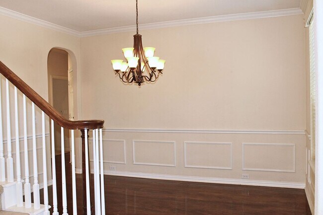 Building Photo - 2719 Hidden Lake Dr