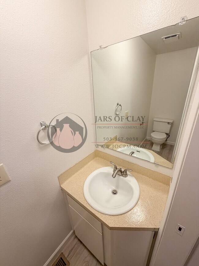 Foto del edificio - Fircrest Ct SE Duplex #2021-740