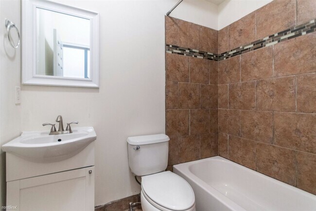 Building Photo - 3 br, 2 bath Duplex - 1712 MONUMENT ST Unit A