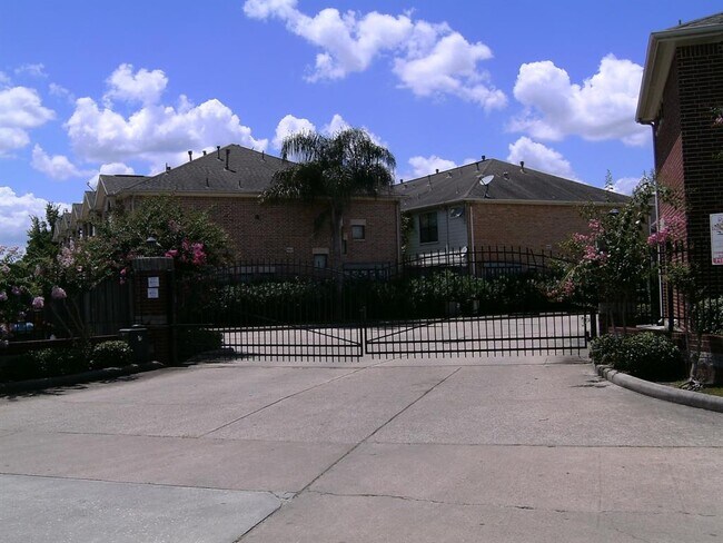 Building Photo - 5941 S Loop E