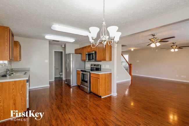 Building Photo - 919 Littleton Dr