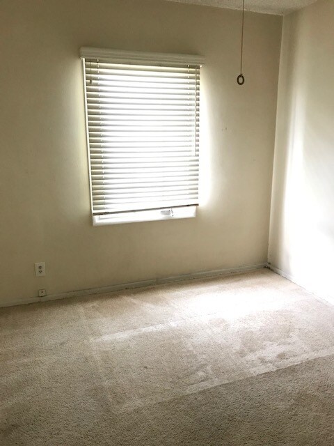 Foto del edificio - 1649 E Maple Ave