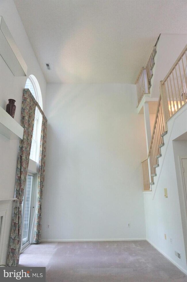 Building Photo - 10 Halstead Pl