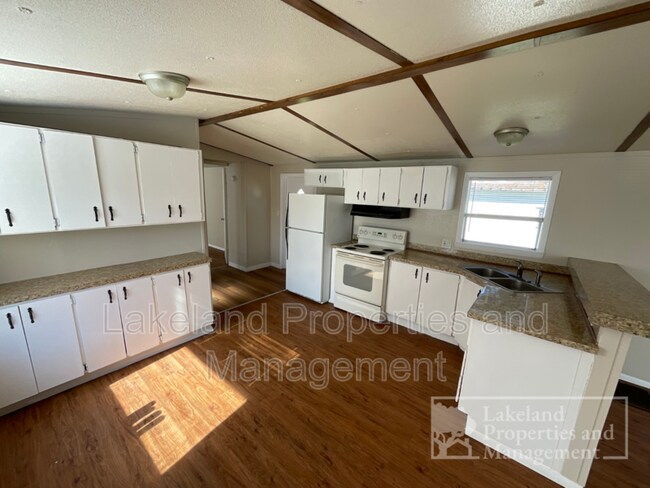 Foto del edificio - 8535 Mathews Rd